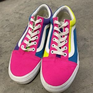 Colorful Vans 💛💙💚💘🦋